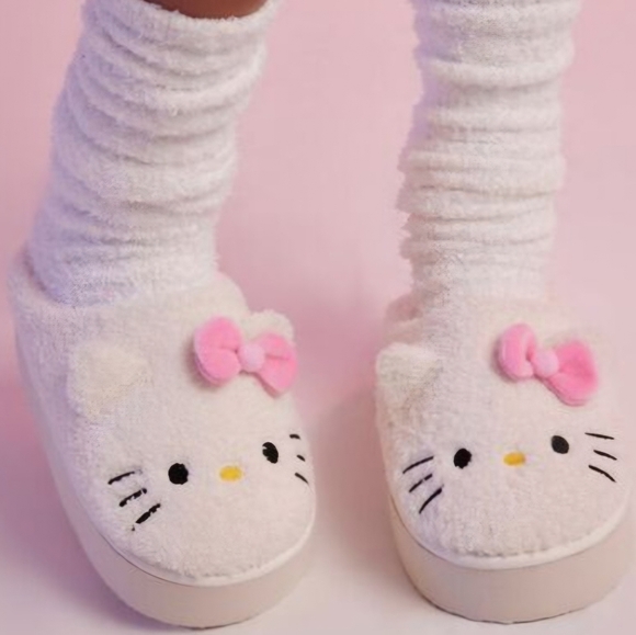 Hello Kitty x Forever21 Collection Plush House Slippers Fashion Accessories Y2K - Picture 2 of 6